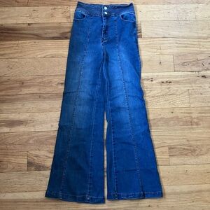 Women’s wide flare, high-rise jeans size M